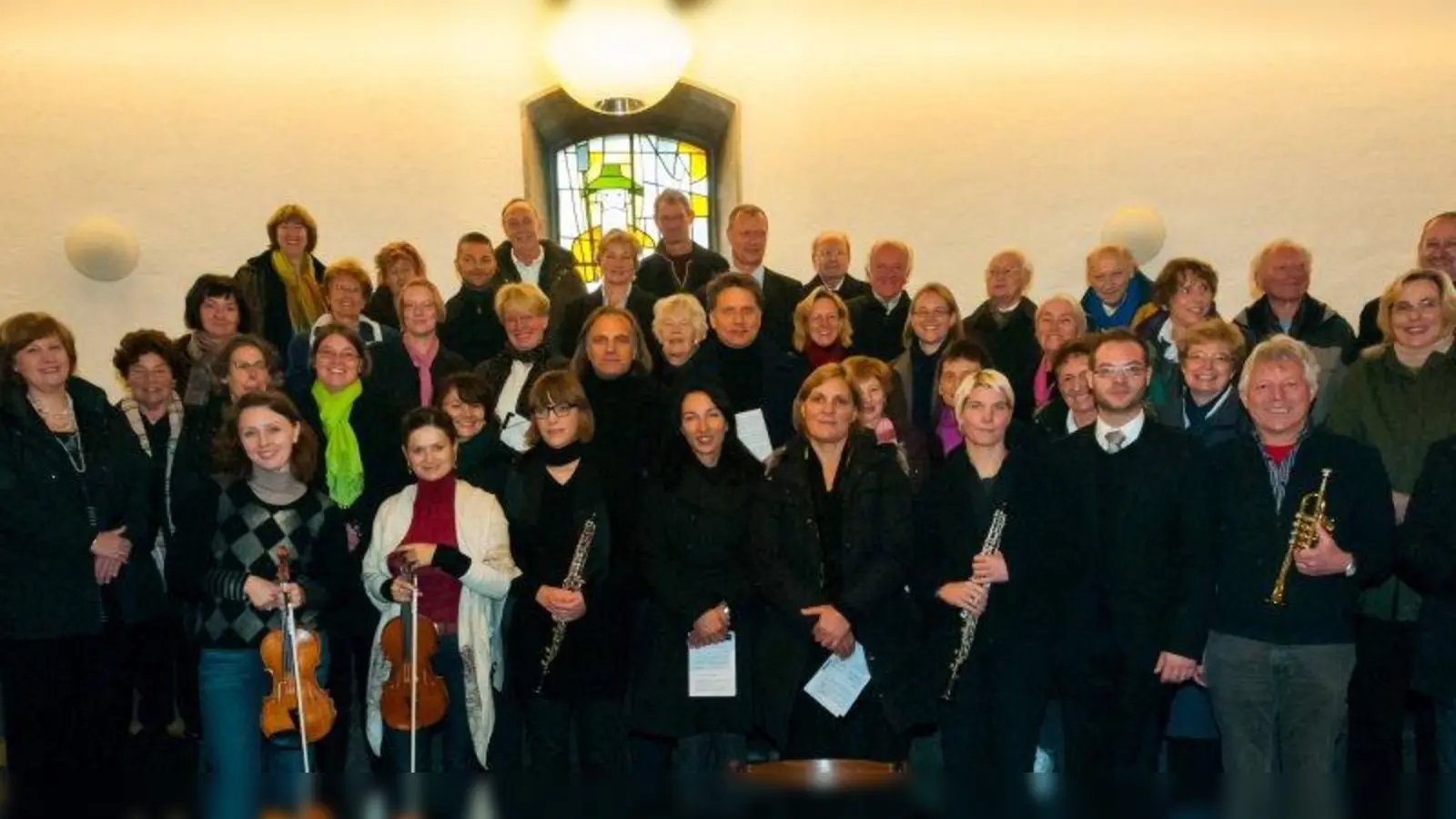 Kirchen- und Jugendchor von St. Joachim, Solisten und ein Kammerorchester unter der Leitung von Kirchenmusiker Clemens Hahn laden zu einem Adventskonzert ein. (Foto: St. Joachim)