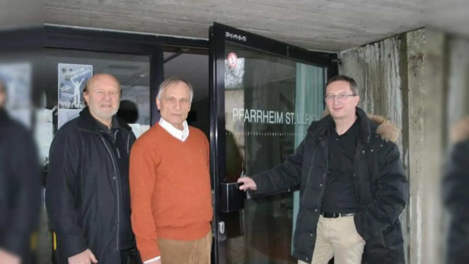 Haben Flüchtlingen eine neue Heimat gegeben: Hans Rotter, Toni Kaiser und Pfarrer Georg Rieger (v.l.) von den Münchner Pfarrei St. Ulrich.	 (Foto: sy)