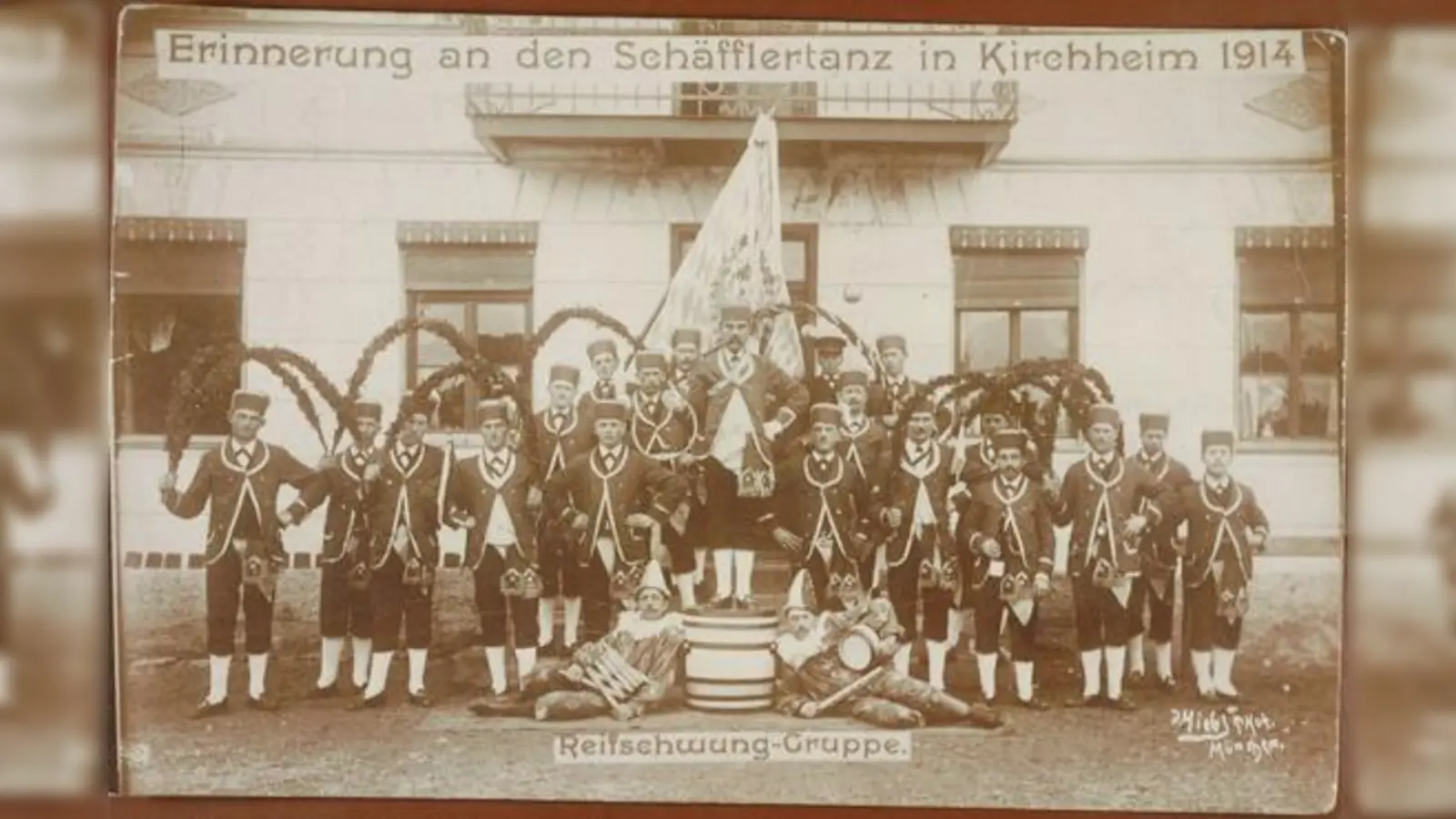Im Jahr 1914 hat sich die »Reifenschwunggruppe Kirchheim« gegründet.	 (Foto: Schäfflerzunft Kirchheim)