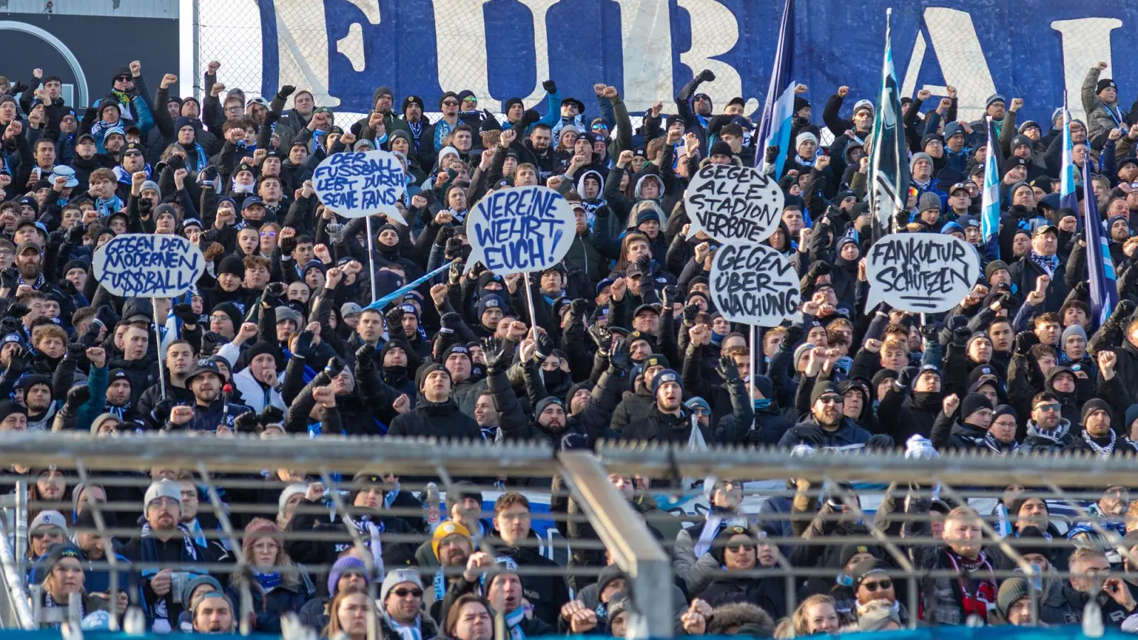 Fanprotest: Westkurve im Grünwalder Stadion.  (Foto: Anne Wild)