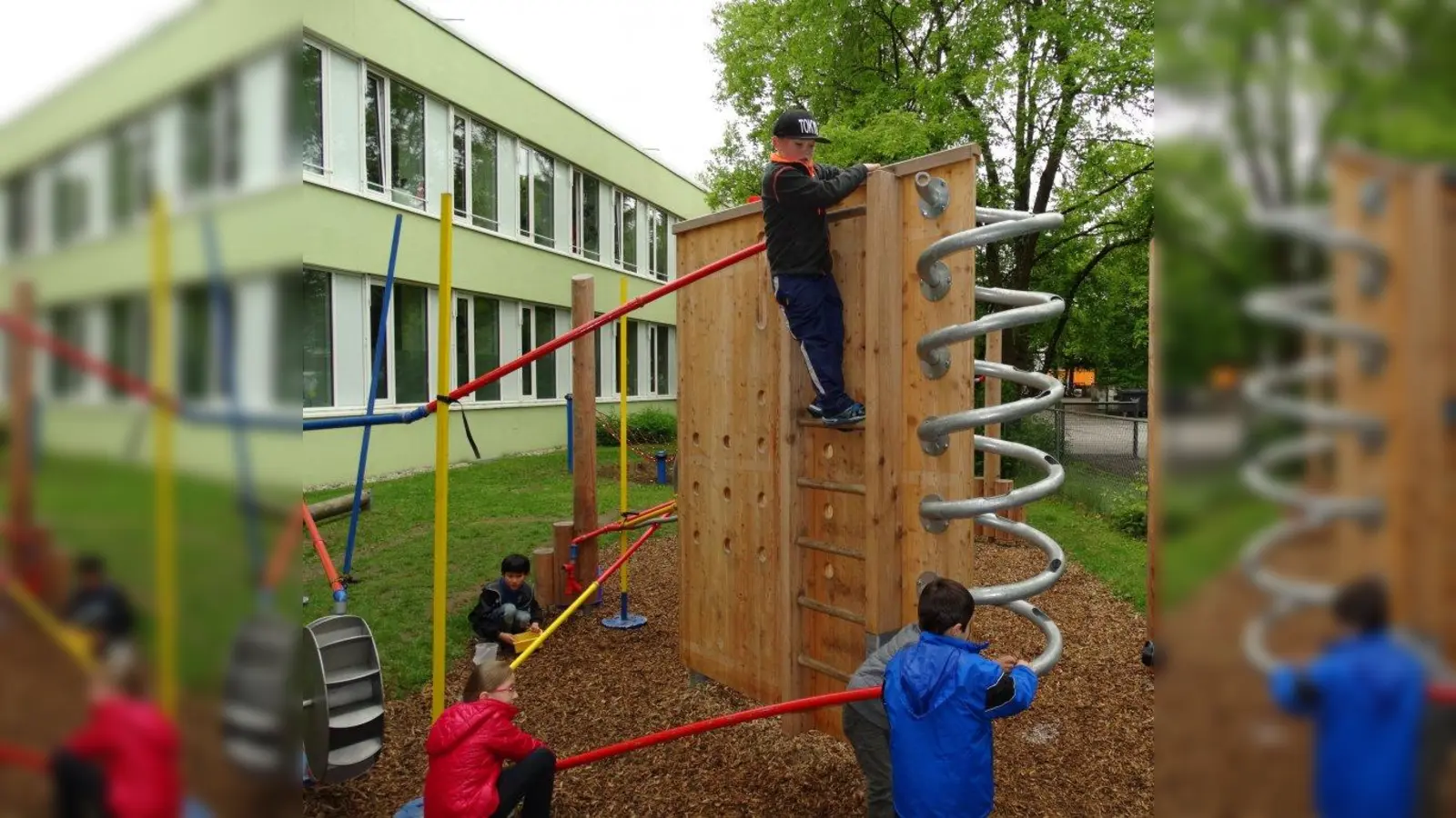 Die Murmelbahn: Wohin rollt die Kugel und warum? Das können die Kinder spielerisch erforschen. (Foto: tab)
