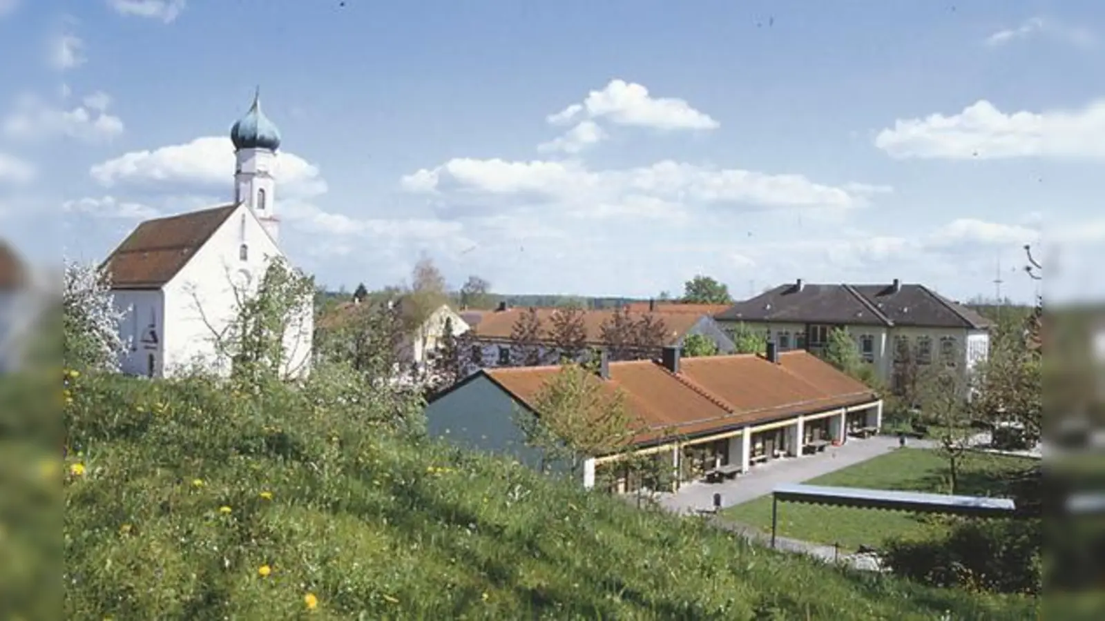 In den 90ern steht in Anzing der Ausbau der Kindergärten im Blickpunkt. Nach St. Michael folgen die »Arche NOAH« und das AWO-Kinderhaus.  (Foto: privat)