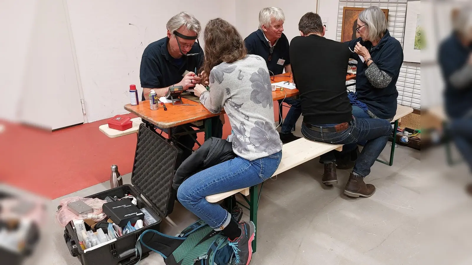 Ehrenamtliche bewahren Haushaltsgeräte möglichst vor Weg zum Wertstoffhof. (Foto: HEi Repair Café)