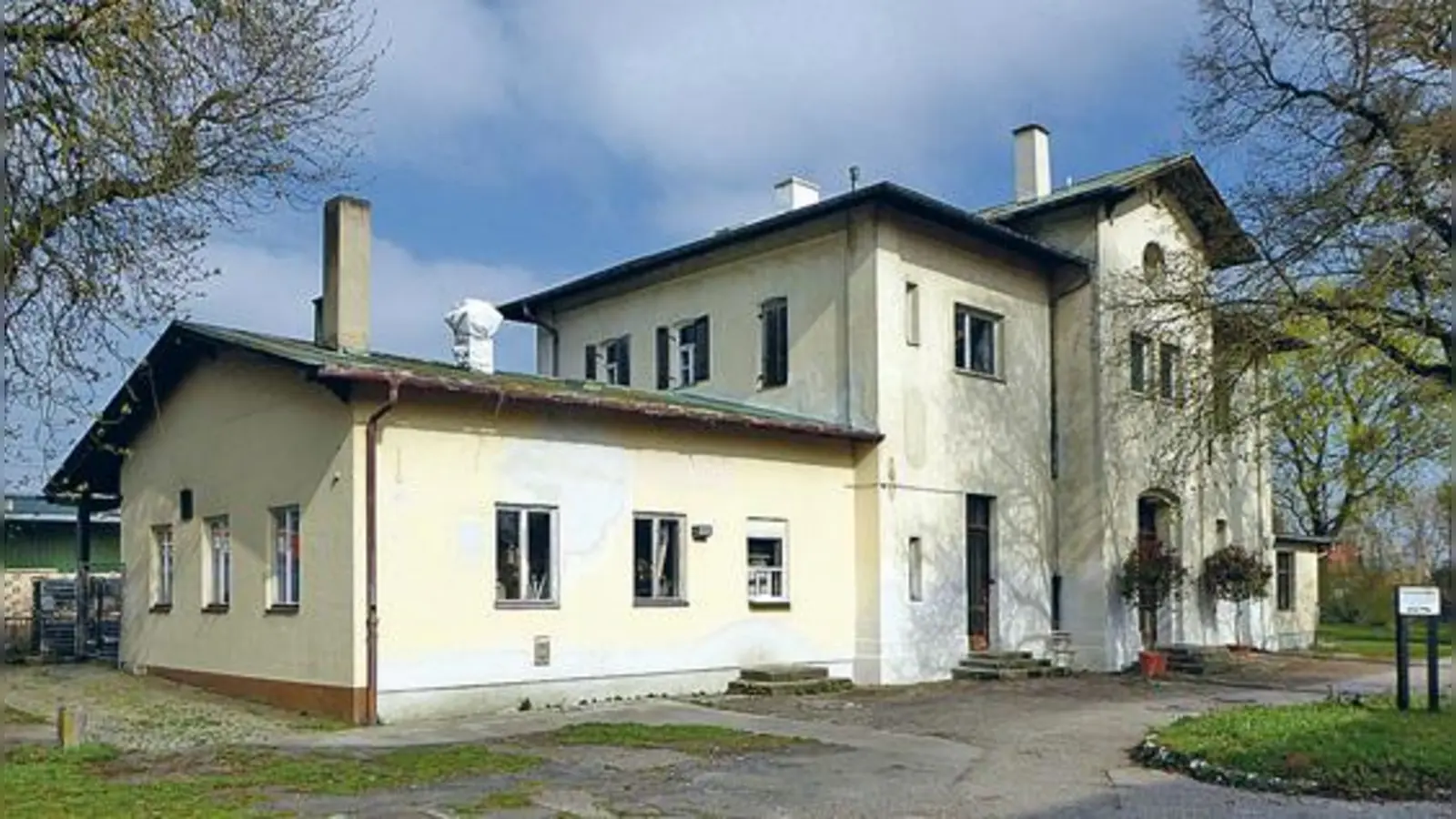 Es geht um die Zukunft des alten Bahnhofs in Oberschleißheim. Wer kommt für die notwendigen Kosten auf?	 (Foto: Renardo la vulpo, Wikimedia Commons, CC0)