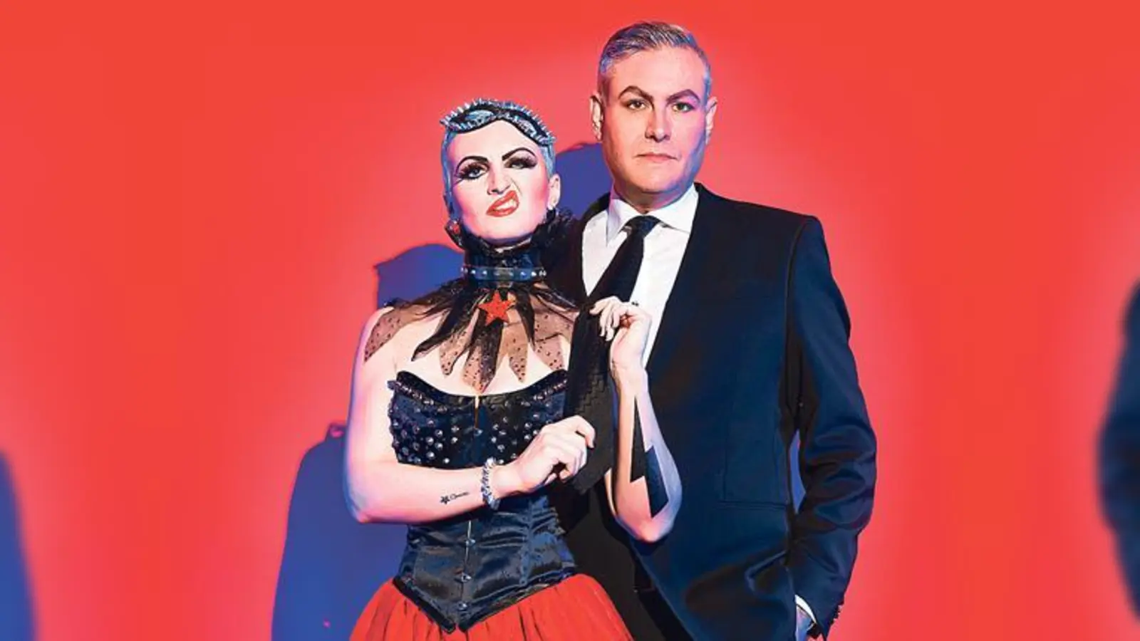 Der Dienstag wird turbulent: Burlesque-Rebellin Ruby Tuesday mit ihrem Magier Markus Laymann.	 (Foto: H&E)