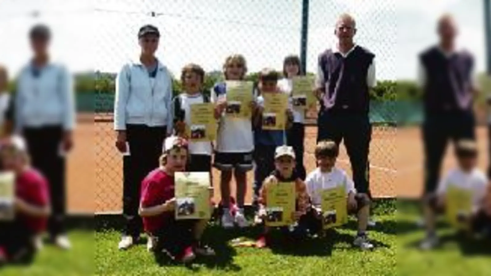 Fleißig geübt und wacker gekämpft: Die Teilnehmer beim vergangenen Pfingsttraining der Tennisabteilung des SC Freimann.	  (Foto: VA)