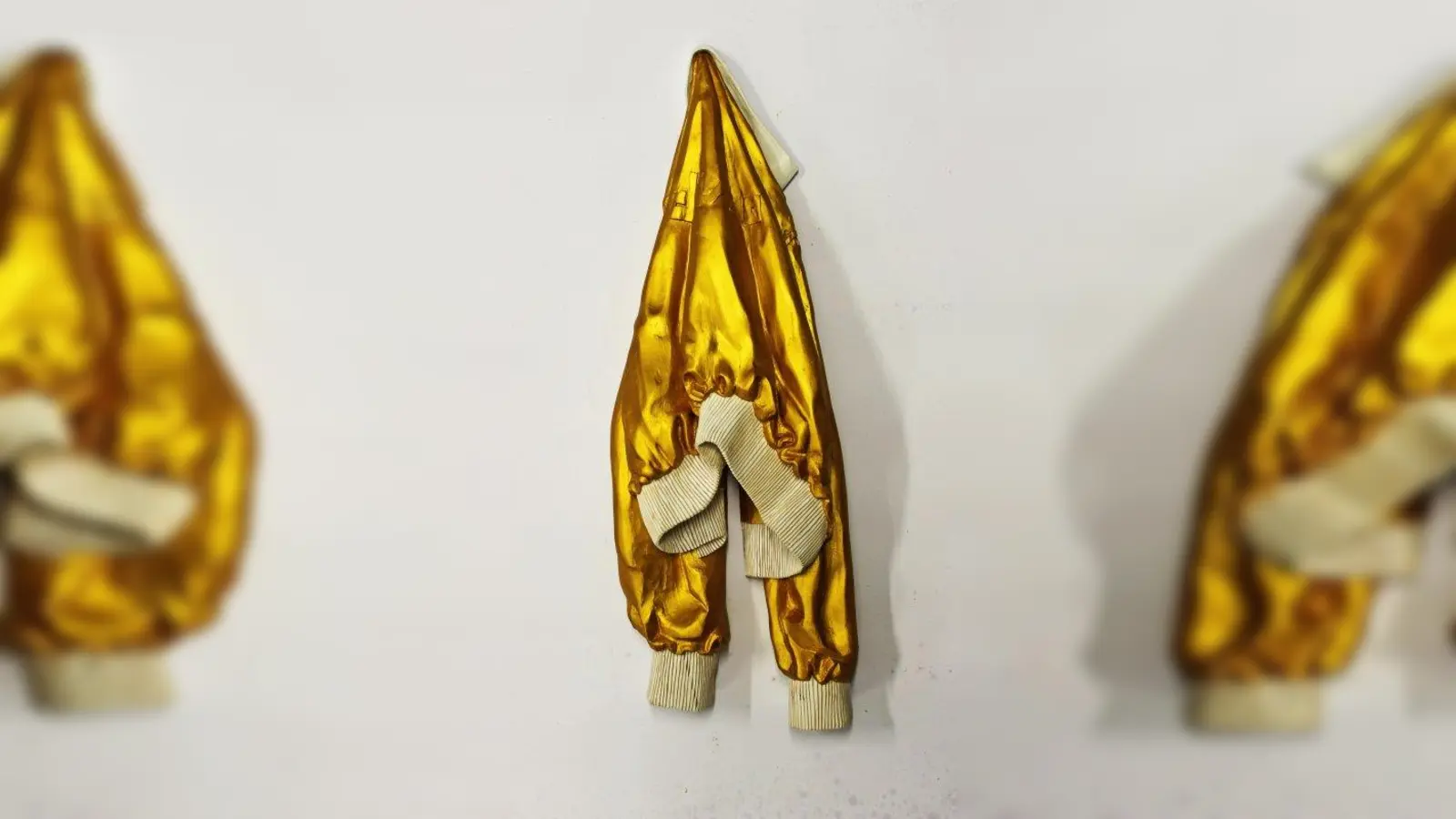 Wer denkt, dass es sich hier um eine goldene Bomberjacke handelt, ist auf dem Holzweg. (Foto: Jessi Strixner)