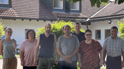 Bei der Auftaktveranstaltung der OLW (von links): Katharina Bartuszat (OLW Reha-Dienst), Sabine Congiu (OLW Vertreterin Lehrgangsleitung), die Lehrgangsteilnehmer Marcel Ulrich und Florian Doll, Norbert Meissner (OLW Lehrgangsleiter), Lehrgangsteilnehmerin Katharina Roth, Hermann Soyer (OLW Regionalleiter).  (Foto: OLW)