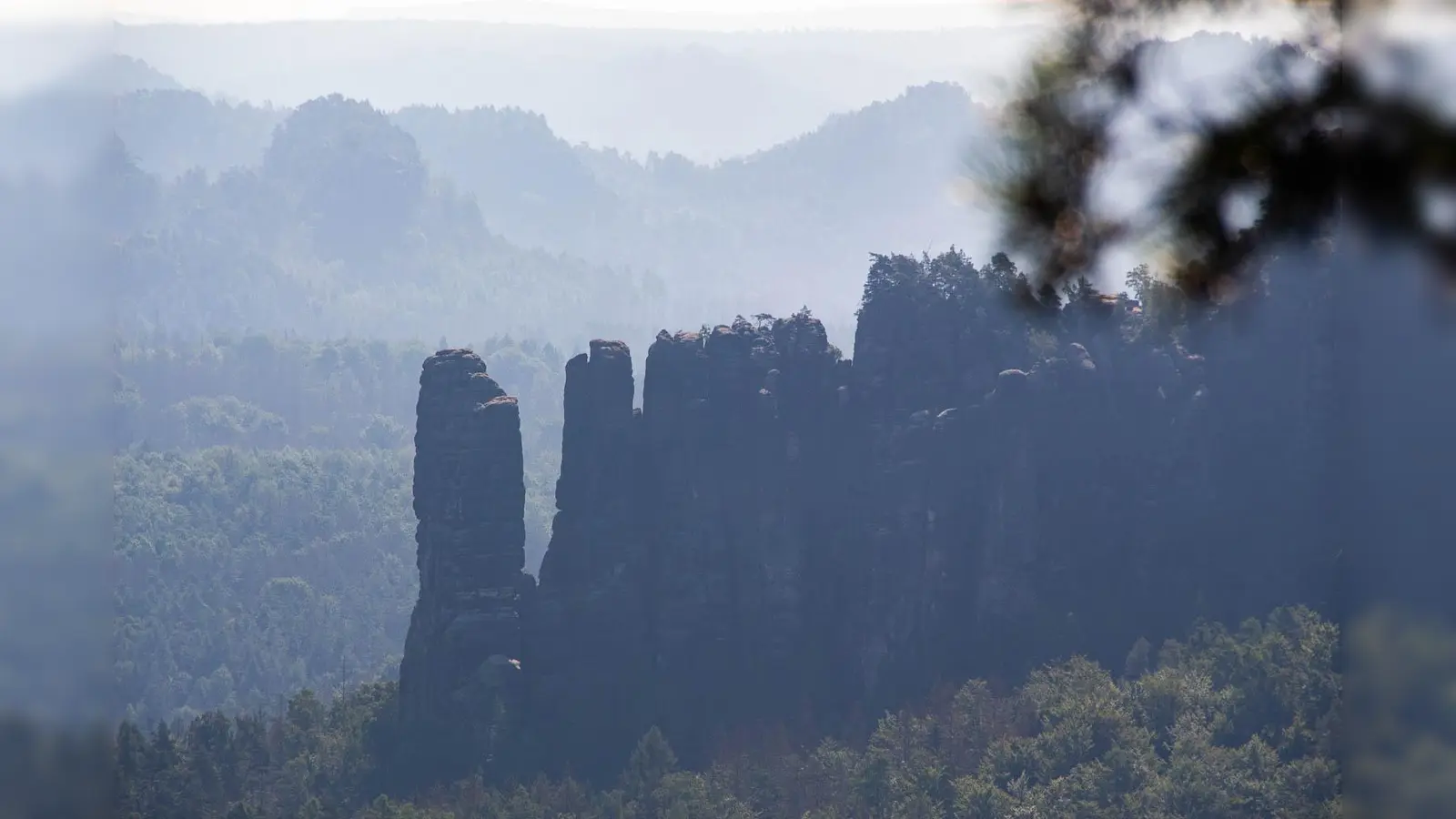 Carmen Rohrbach entführt die Zuhörer in das wildromantische Elbsteingebirge. (Foto: Rohrbach)