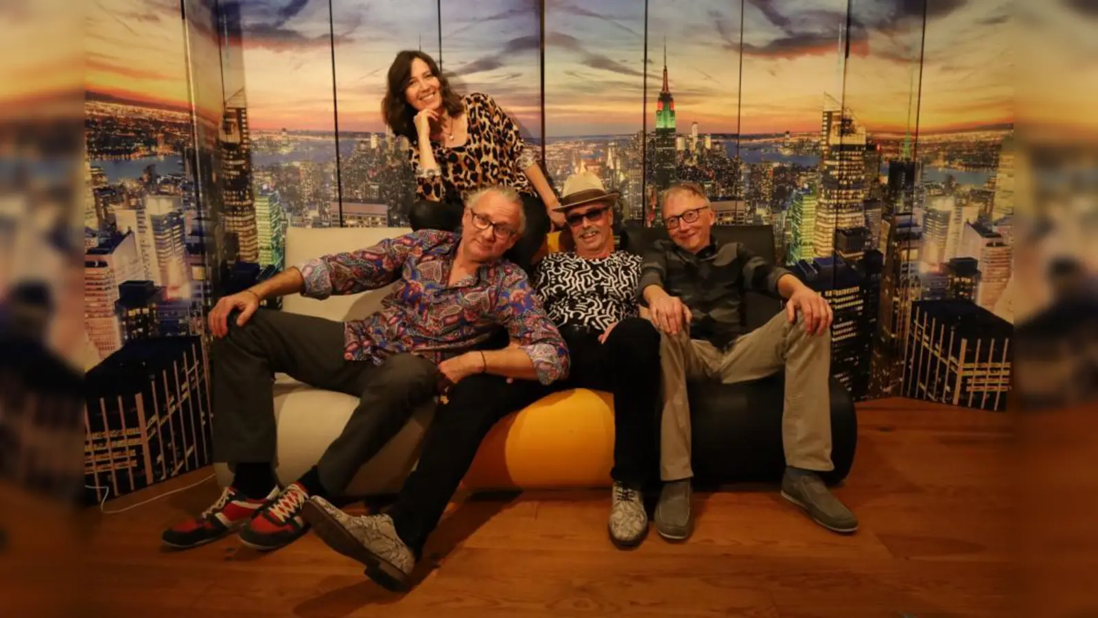 Yvonne mit ihren „Mannen” Björn Kellerstrass, Gerhard Eisen und Ingo Illerdelta. (Foto: Yvonne Isegrei)