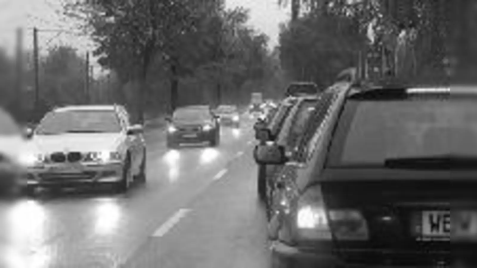 Schlechte Sicht und rutschige Straßen erfordern eine vorsichtige Fahrweise.	 (Foto: DVR)