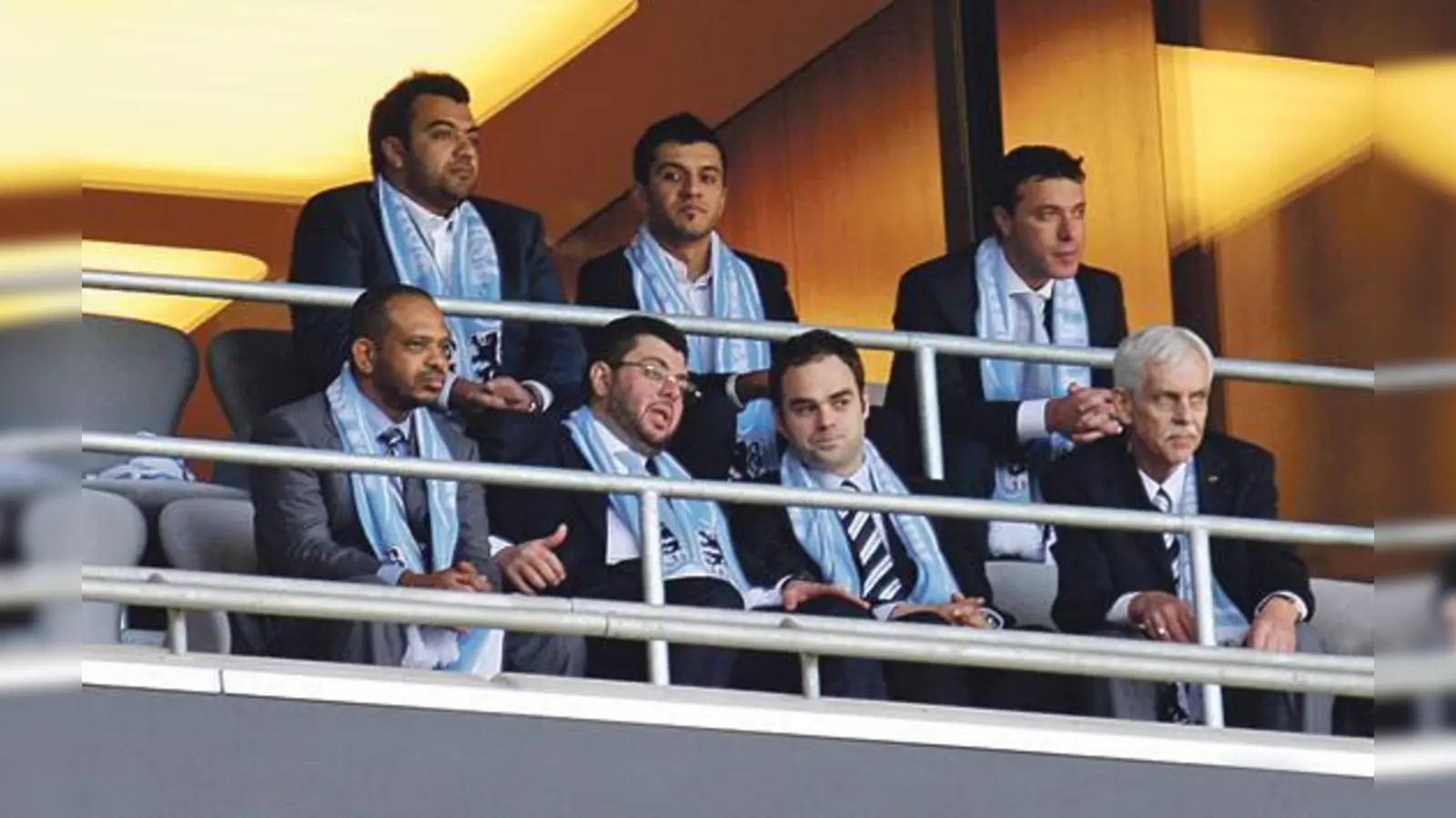 Vermarkten die Löwen: Mohamed Badawy Al-Husseiny (unten links), daneben Hasan Abdullah Ismaik und Hamada Mohammed Modar Iraki (oben rechts).  (Foto: A. Wild)