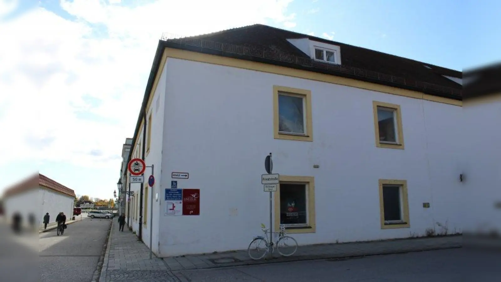 Steht nach wie vor leer: der Gebäudekomplex in der Maria-Ward-Straße 1. (Foto: sb)