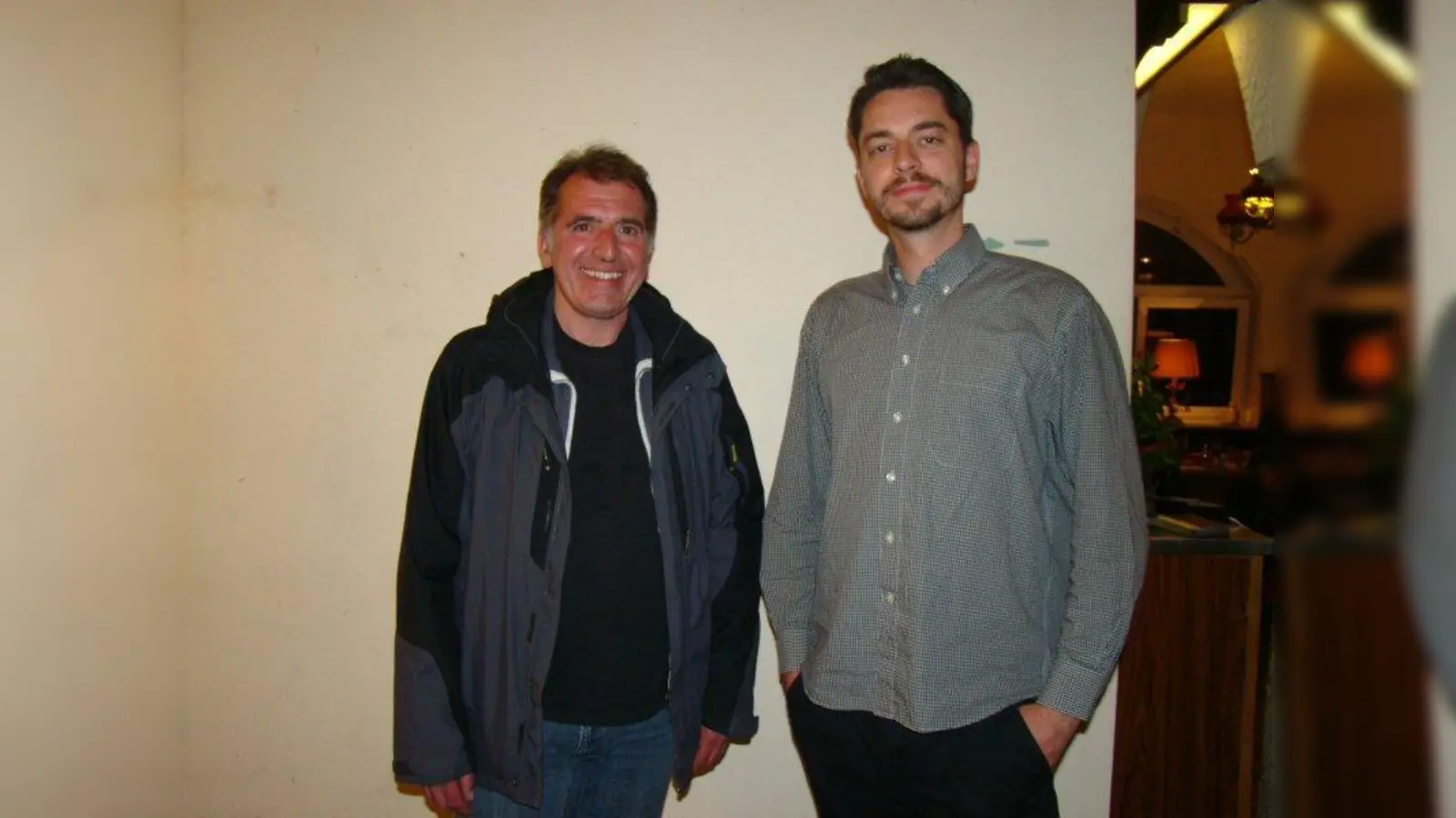 Richard Schlickenrieder und Sebastian Ehnes stellten die Pläne für Flüchtlingsunterkünfte vor. (Foto: pst)