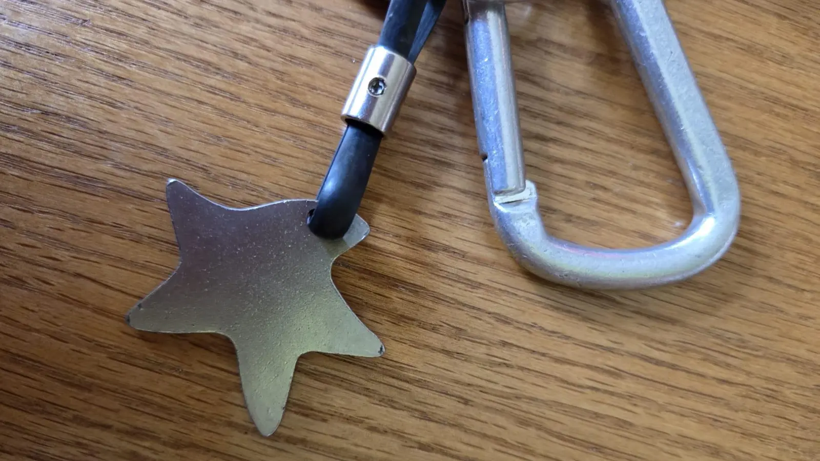 Wem gehört der Schlüsselbund, der zu diesem Anhänger gehört? (Foto: eis)