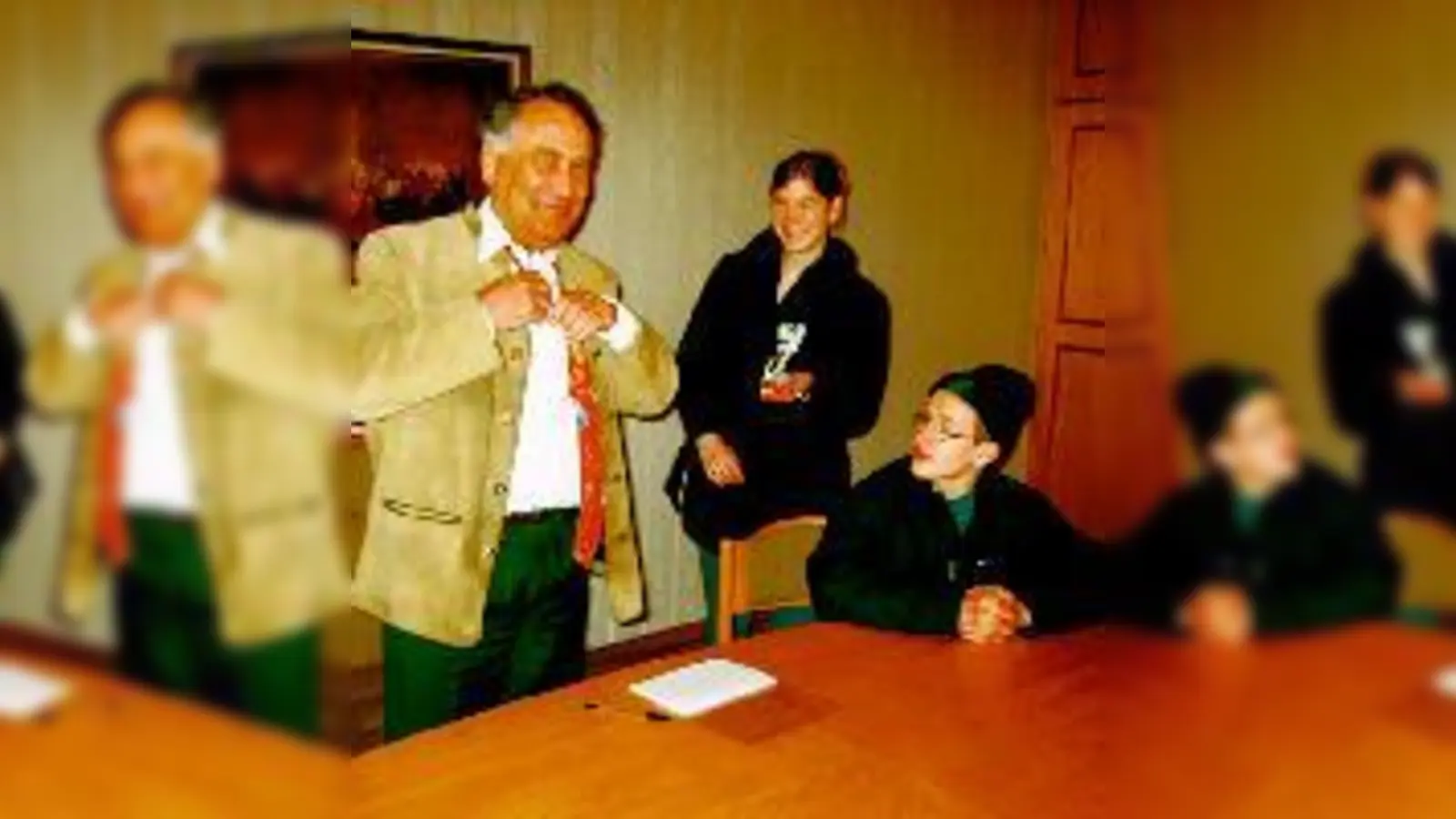 Von  (Foto: Prodekan Volker Herbert, Pfarrer Alfred Krauth, Ihre Königliche Hoheit Prinzessin Gudila von Bayern, Dr. Günther Bauer (Geschäftsführer der Inneren Mission München), Achim Weiss (Gesamtleiter der Evangelischen Kinder- und Jugendhilfe Feldkirche)