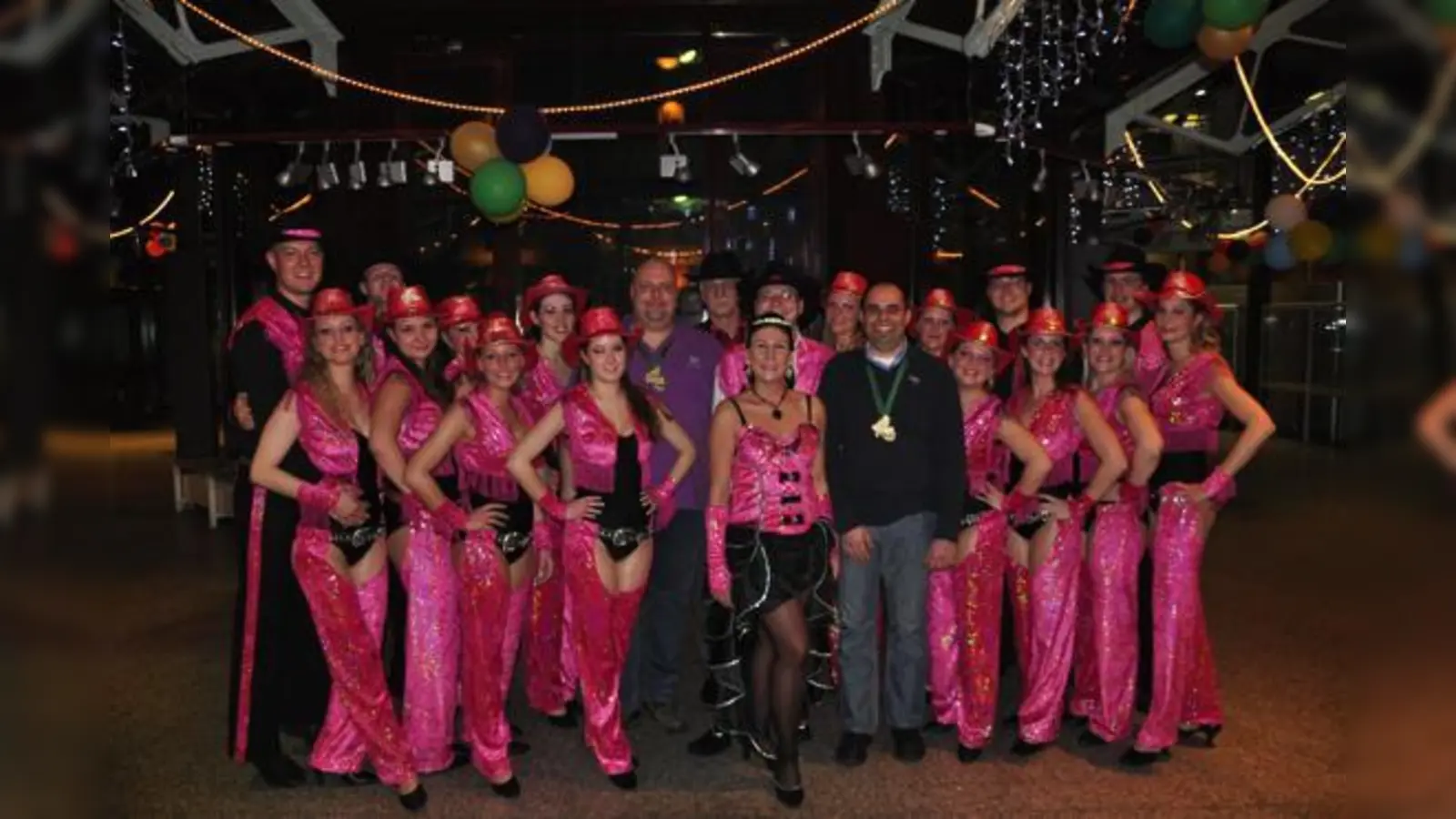 Ausgelassen war die Stimmung beim Ball unter dem Motto »Wild Wild West«.                                    (Foto: VA)