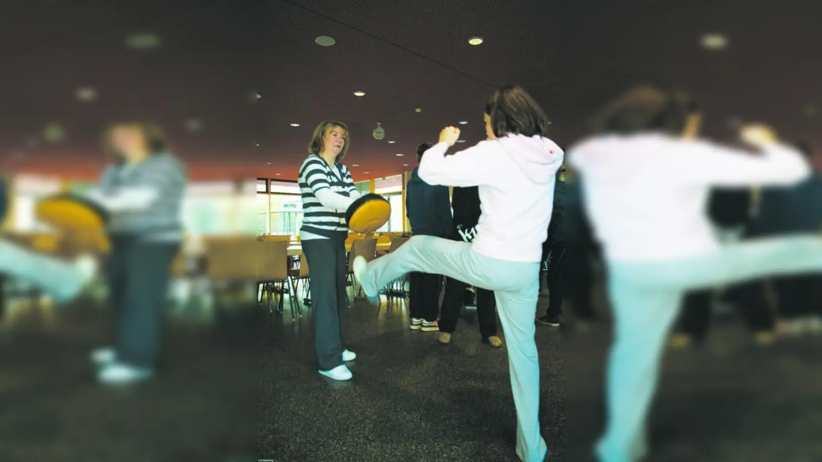 Beim Selbstverteidigungstraining lernten Schüler und Lehrer gemeinsam, wie sie Angriffe vermeiden und abwehren können. (Foto: pi)