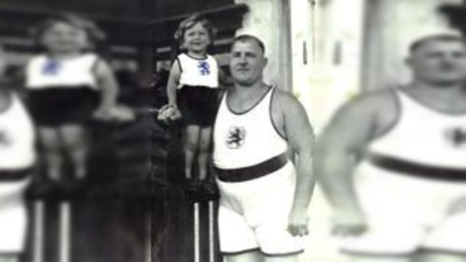 Die kleine Frieda auf dem Arm von Josef Strassberger.	 (Foto: VA)