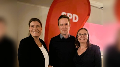 Gratulieren Mindy Konwitschny zur einstimmigen Nominierung, Florian Schardt und Anna Huber. (Foto: Britta Werhahn)