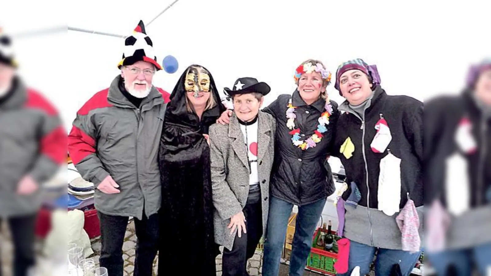 Hartmut Schmidt, Christine Thalhammer, Uta Menzer, Renate Becker und Sonja Riedl im Fasching	 (Foto: VA)