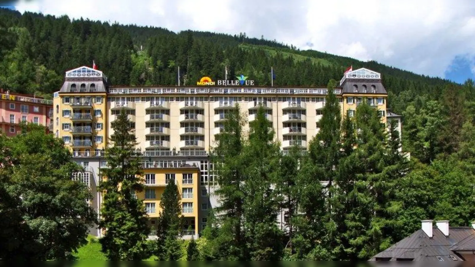 Herrliche Lage und  traumhafte Aussicht: das Mondi-Holiday First-Class Aparthotel Bellevue (Foto: pi)