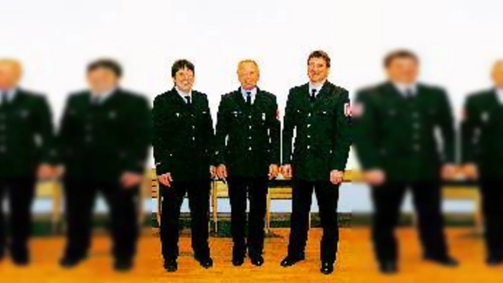 Von links nach rechts: stellvertr. Abteilungsführer Werner Rost, ehemaliger Abteilungsführer und Vorstand Eduard Hierl, neuer Abteilungsführer  Markus Wehr.	 (Foto: Privat)