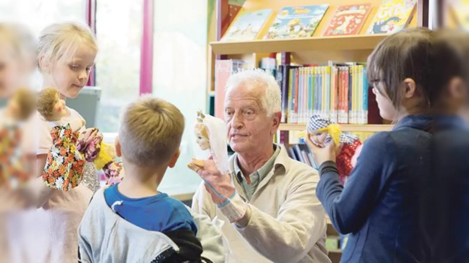 Rapunzel mit Henning Schroedter-Albers in der Stadtbibliothek Moosach.	 (Foto: Veranstalter)