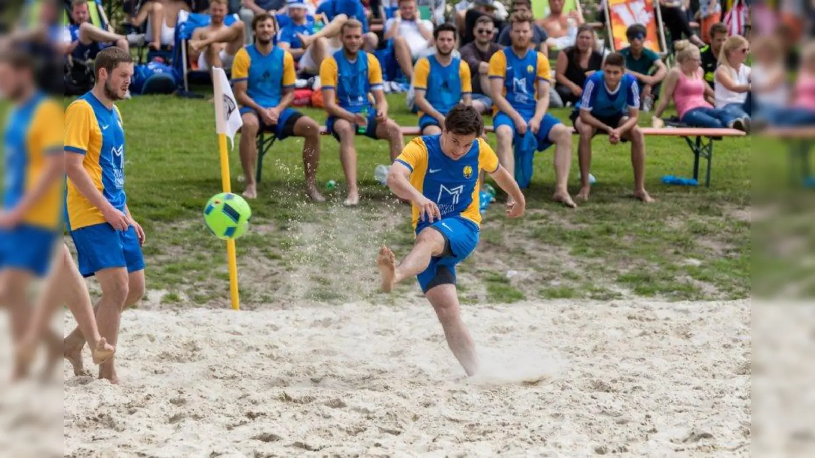 Ricky Goller in action: Er trainiert die „Bavaria Beach Bazis” aus Pasing und hofft auf viele Siege der Bazis am Wochenende in Oberschleißheim. (Foto: Bernd Seyme)