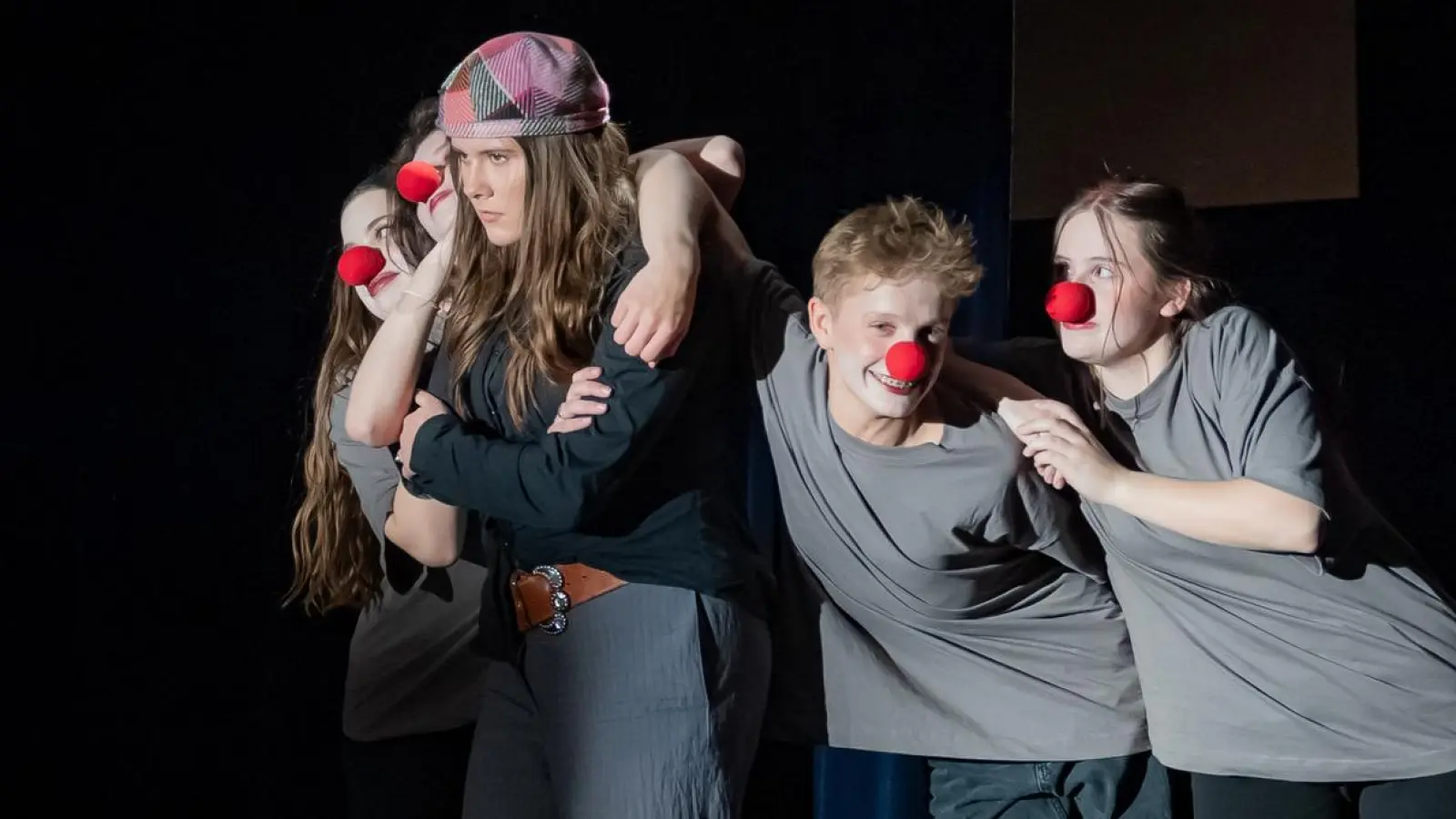 Die Theatergruppen des Ernst-Mach-Gymnasiums präsentieren zwei Stücke. (Foto: Ernst-Mach-Gymnasium Haar )