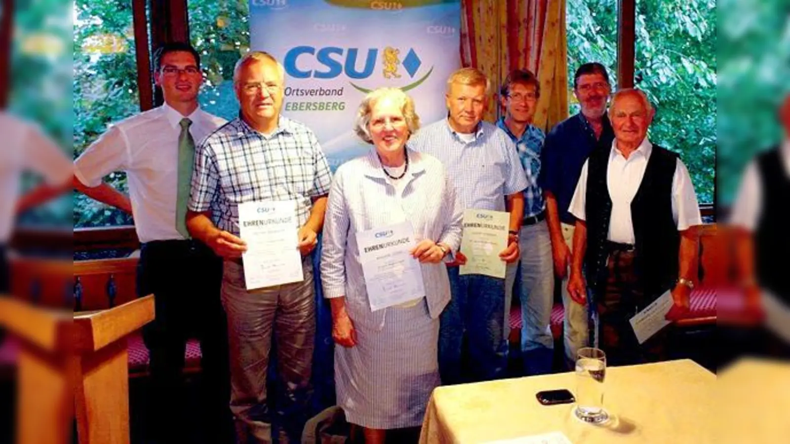 Die Ebersberger CSU ehrte jüngst bei der Mitgliederversammlung langjährige Mitglieder. 	 (Foto: CSU)