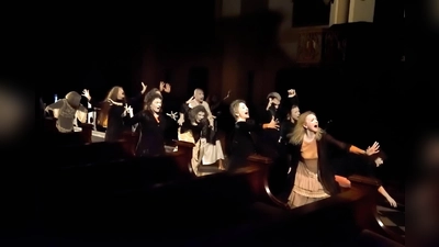 Die Tänzer nutzen den gesamten weitläufigen Raum der Kirche in St.Paul.  (Foto: Volker Derlath)