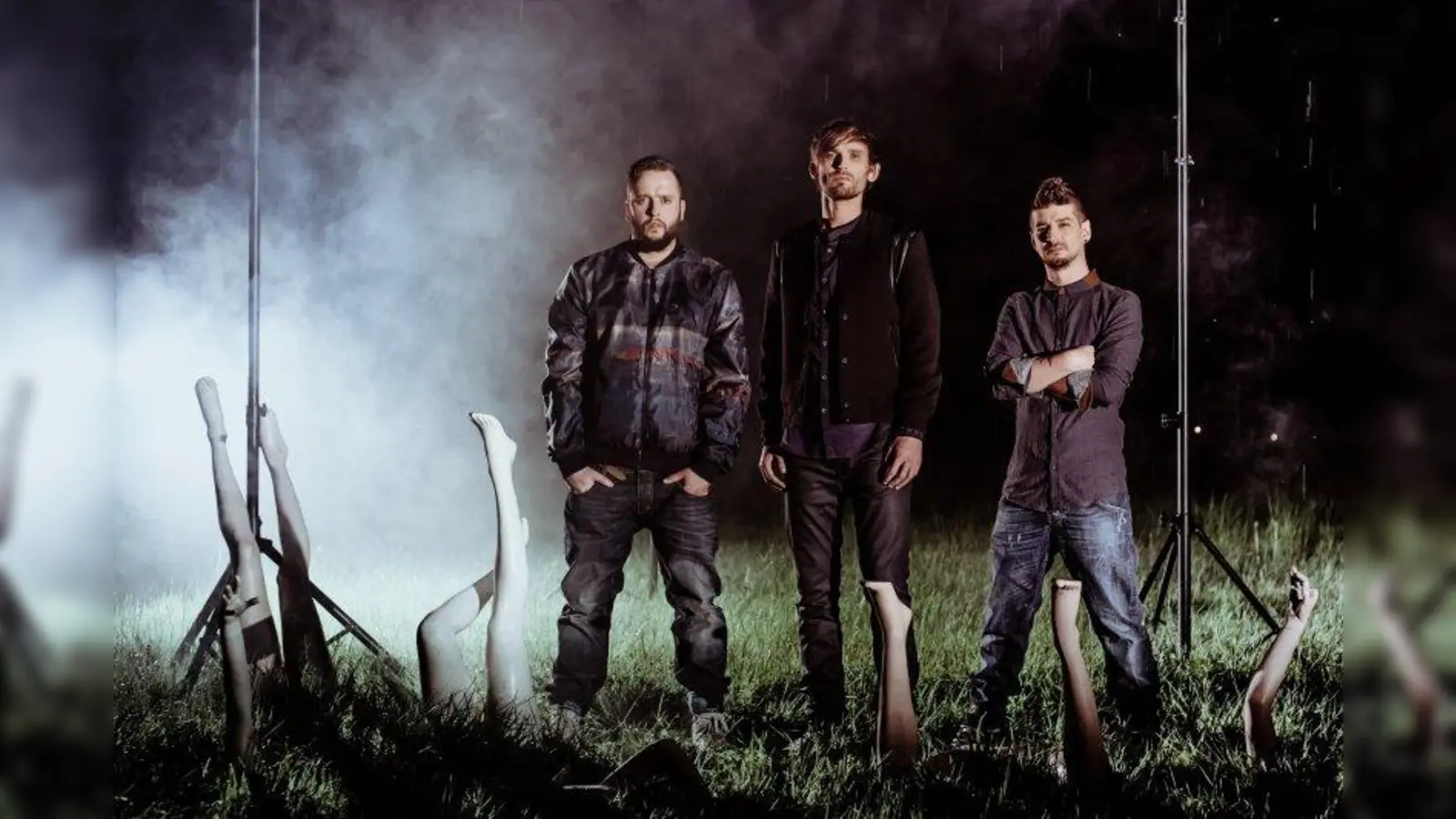 Parka, das sind Martin Fliegenschmidt (Gesang, Gitarre), Gianni Dedola (Bass) und Raphael Sbrzesny (Schlagzeug). (Foto: Felix Hild)