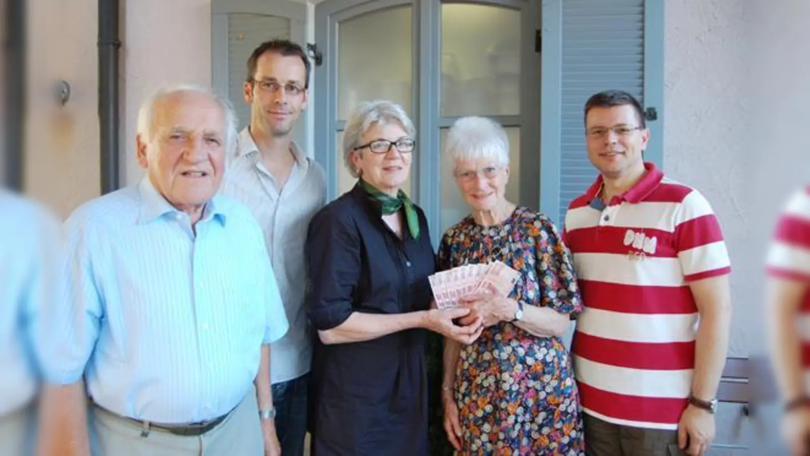 Die MS-Selbsthilfegruppe freute sich sehr über die Spende der FWG: Günter Koch, Michael Frank, Karin Kölln-Höllrigl, Christine Otter und Günter Scherzl (von links nach rechts).  (Foto: FWG)