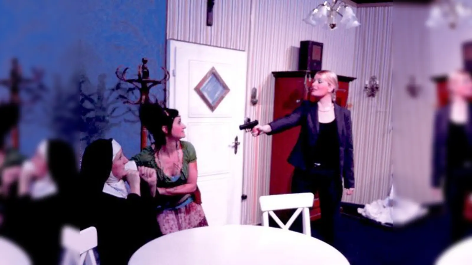 Auch das Bühnenbild und die Kostüme wurden am Premierenabend beklatscht.	 (Foto: VA)