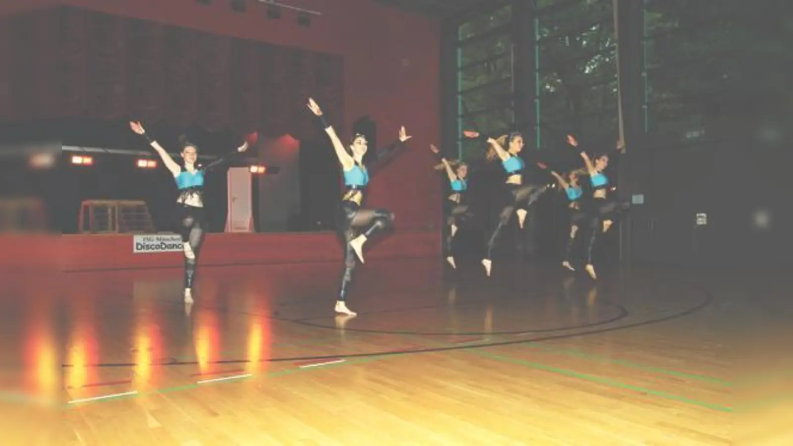 Die Tänzer der TSG München e.V. üben zeigten bei der DiscoDance-Show ihr ganzes Können.	 (Foto: privat)