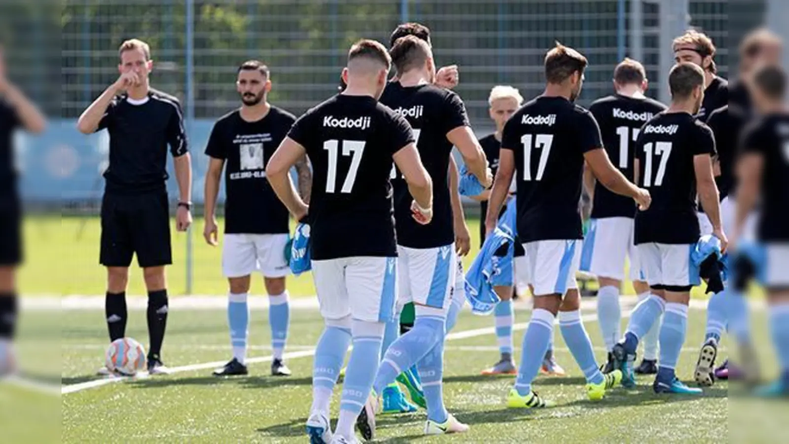 Trugen die Rückennummer ihres verstorbenen Mitspielers: die Amateur-Kicker des TSV 1860 München.  (Foto: Anne Wild)
