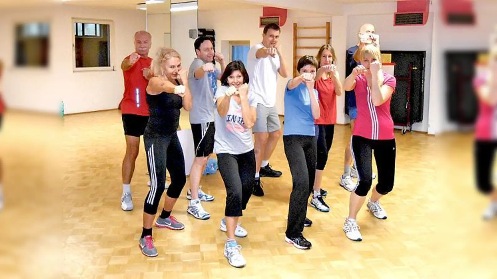 Thairobic ist ein Ganzkörpertraining, das die Disziplin und Technik des Kampfsports, die Schnelligkeit des Boxens und den Rhythmus des Tanzes miteinander verbindet. 	 (Foto: Verein)