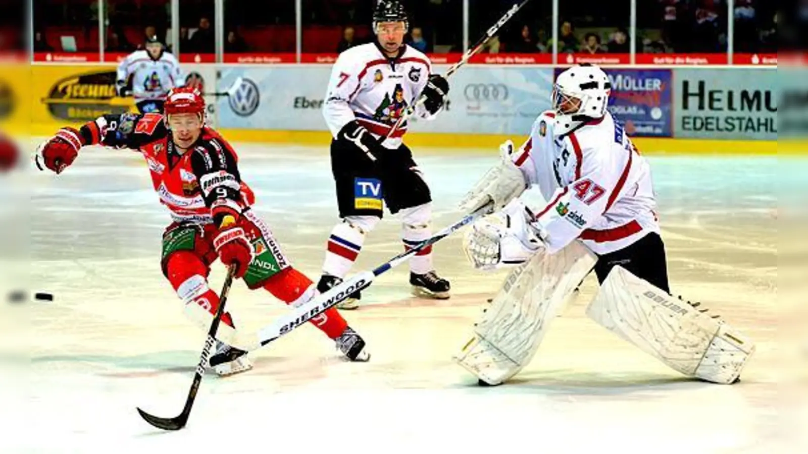 Der Klosterseer US-Boy Michael Dorr (hier in einer Spielszene im jüngsten Heimspiel gegen die Wölfe Freiburg), darf wohl schon im bevorstehenden Heimspiel mit einem amerikanischen Nebenmann stürmen.	 (Foto: smg/Nicky Alexander)