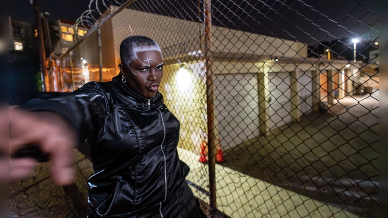 Shannon Funchess kommt mit Light Asylum im Rahmen der Veranstaltungsreihe Katzenclub in die Kranhalle. (Foto: Melankolia Agency)