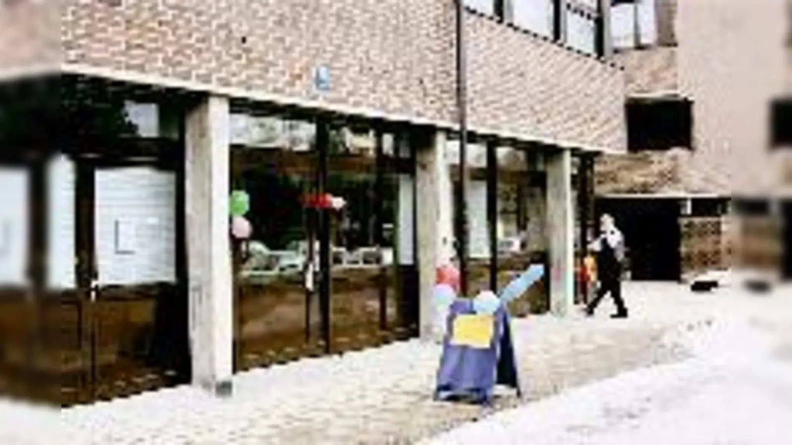 Luftballons kennzeichnen den Eingang des neuen »Raum der Begegnung«.  (Foto: Eckhard Schulz/Lätare)