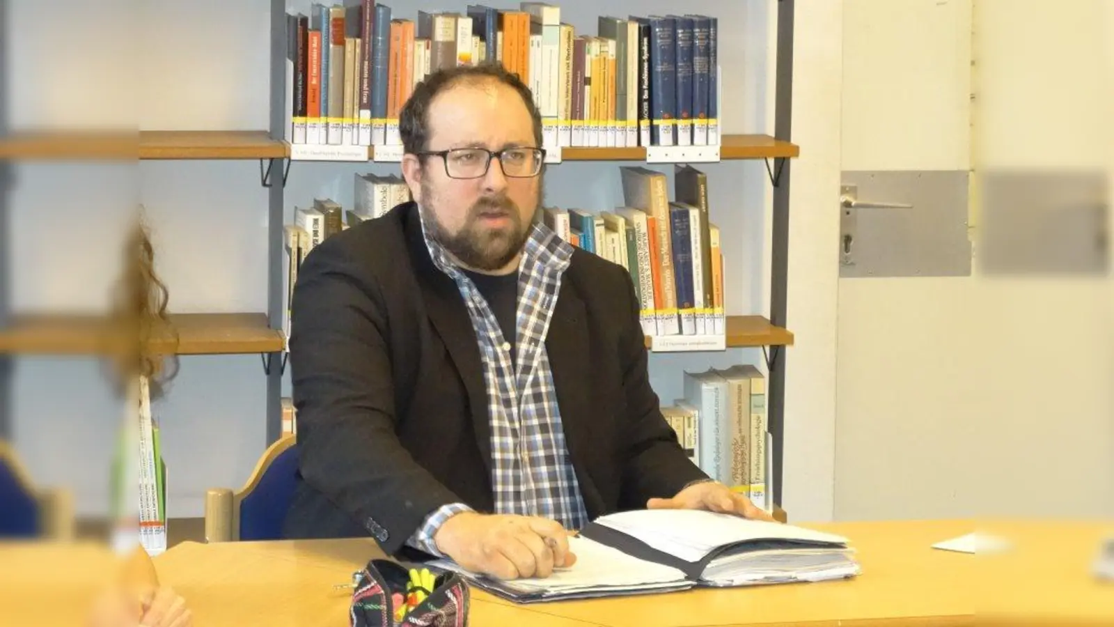 Stephan Petry hat im Schuljahr 2016/17 das P-Seminar „Students step forward” zum ersten Mal angeboten. (Foto: tab)