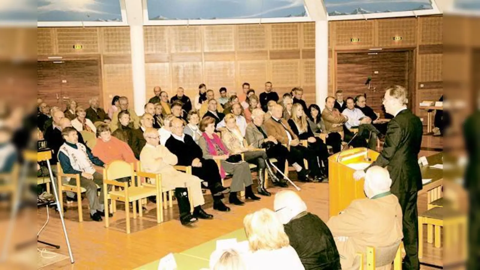 Zufriedene Gesichter gab es bei der Bürgerversammlung angesichts der Finanzentwicklung.  (Foto: hol)