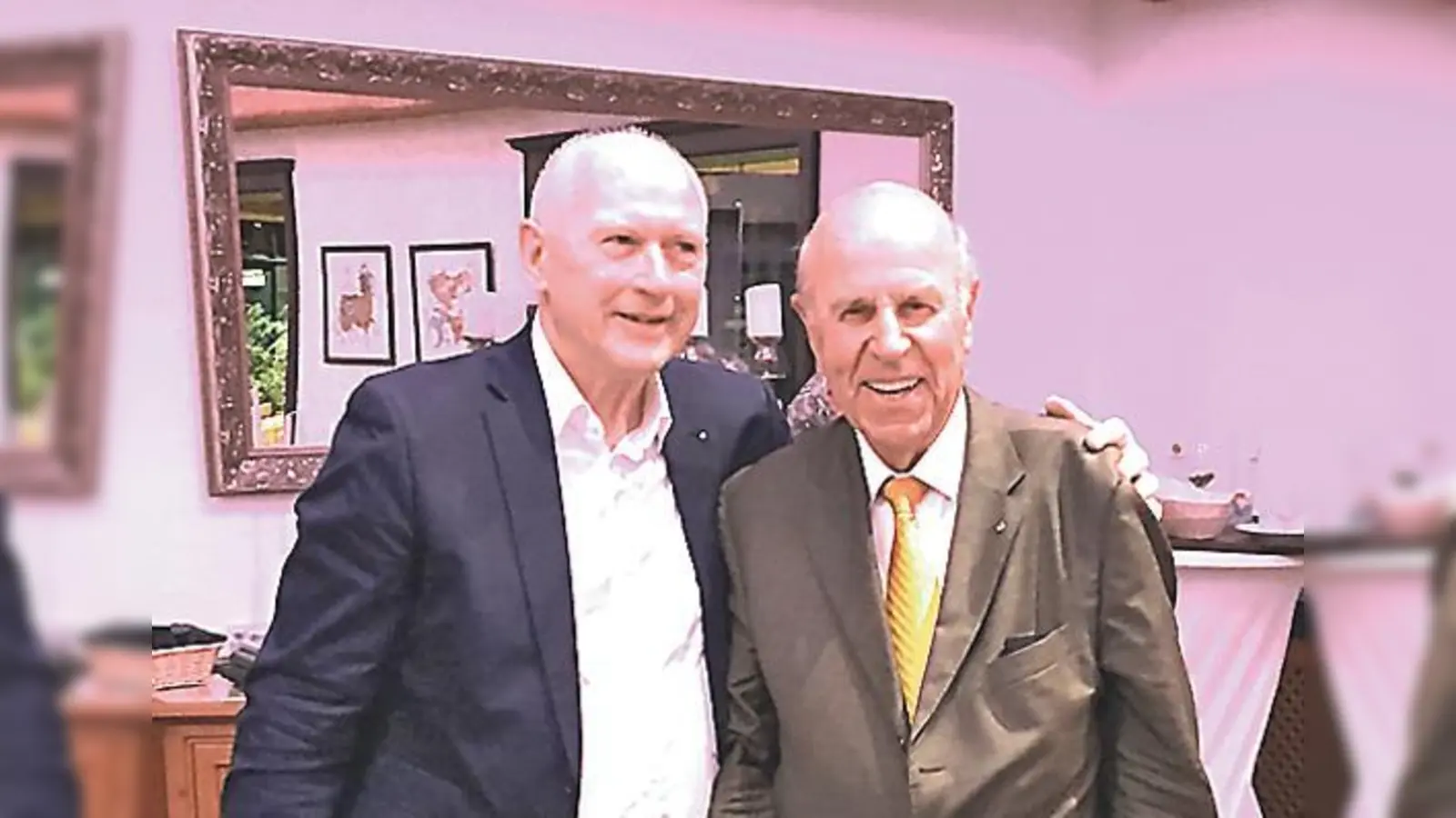 Der scheidende und der neue Präsident des Lions Clubs: Walter Schellenberg und Rolf Griesam.	 (Foto: VA)