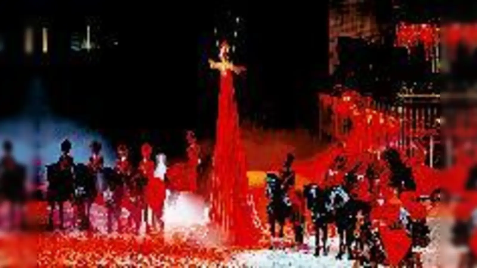 Die Apassionata-Show Sehnsucht zieht die Zuschauer mit erstklassigen Pferden, atemberaubenden Artisten und exzellenten Musikern sowie mit einer eindrucksvollen Lichtshow in ihren Bann.  (Foto: © EquiArte/Ralph Larmann)