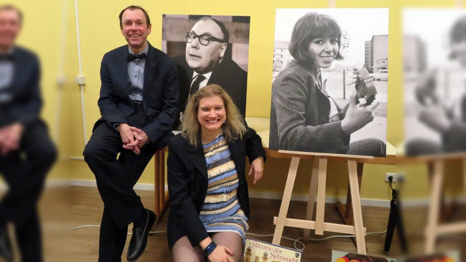 Heinz Günter Weidlich rezitiert Texte von Heinz Erhard, während Dorothee Lotsch Lieder von Alexandra präsentiert. (Foto: Klinikum Starnberg)