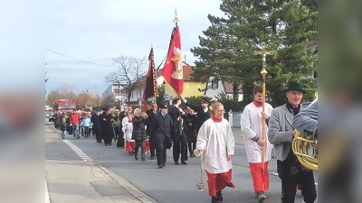 Nach der Gedenkfeier in der St. Augustinuskirche zog man gemeinsam zur St. Micahelskapelle. 	 (Foto: privat)