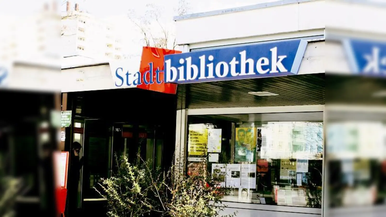Anstelle der kleinen Stadtbibliothek soll in der Blodigstraße eine mehrgeschossige Bücherei mit rund 1.500 Quadratmetern Fläche entstehen.	 (Foto: js)