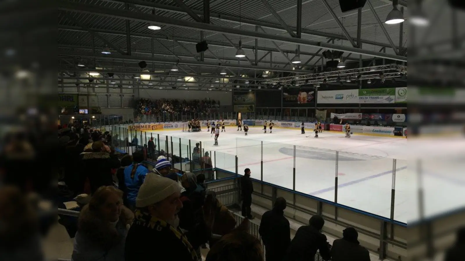 Rund 50 Fans hatten sich von Germering auf den Weg nach Passau gemacht, um die Wanderers zu unterstützen. (Foto: privat)