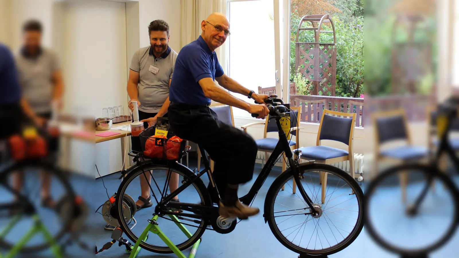 Zu den zahlreichen Aktionen gehört auch Radfahren und dabei Strom erzeugen mit dem Ökotrainer. (Foto: Caritas München West)